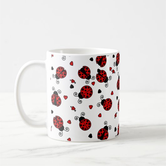 Liebe hört rote Marienkäfer ab Kaffeetasse (Links)