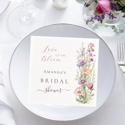 Liebe im blühenden, rosa, blühenden lila Brautpart Serviette