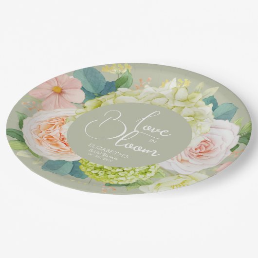 Liebe im blumenreichen Brautparty Pappteller (Schrägansicht)