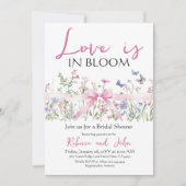 Liebe im Blütenbow-Wildblume Blumenmuster Brautpar Einladung (Vorderseite)