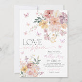 Liebe im blutschmetterlingsfloralen Peach-Brautpar Einladung (Vorderseite)