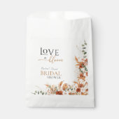 Liebe im Brautparty Bloom Boho Chic Terracotta Geschenktütchen (Vorderseite)