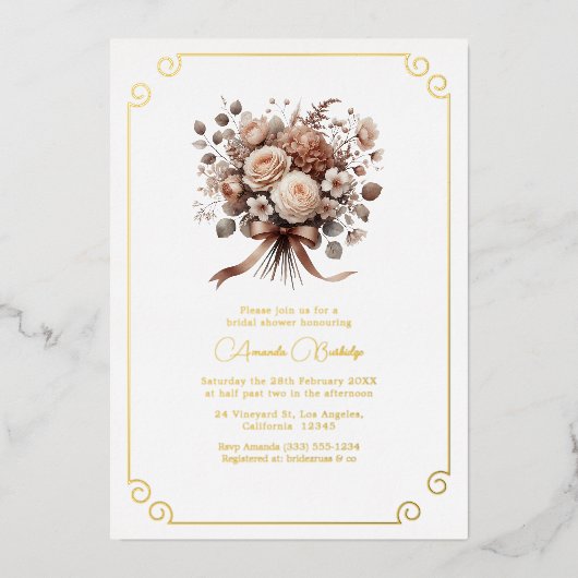 Liebe im Brautparty Bloom Mocha Mousse Folieneinladung (Vorderseite)