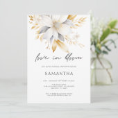 Liebe im Brautparty "Bloom White Gold Florals" Einladung (Stehend Vorderseite)