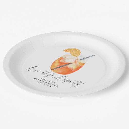 Liebe im ersten Spritz-Brautparty Pappteller (Schrägansicht)