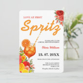 Liebe im ersten Spritz Citrus Orange Brautparty Einladung (Stehend Vorderseite)