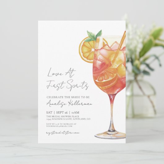 Liebe im ersten Spritz Cocktail Brautparty Einladung (Stehend Vorderseite)