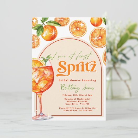 Liebe im ersten Spritz Orange Groovy Brautparty Einladung (Stehend Vorderseite)