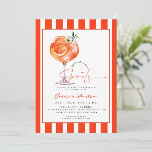 Liebe im ersten Spritz Stripes Orange Brautparty Einladung (Stehend Vorderseite)