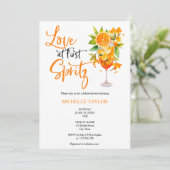Liebe im ersten Spritz Summer Brautparty Einladung (Stehend Vorderseite)