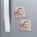 Liebe im First Sight Baby Foto Magnet<br><div class="desc">Mit unserem Foto-Magneten können Sie einen süßen Sake der ersten Tage Ihres Kleinen kreieren. Personalisieren Sie Ihre Lieblings-Neugeborenen-Foto; "Liebe auf den ersten Blick" erscheint als weißes Texteüberlagerungsstück in schicker,  moderner handgeschriebener Stilbürste mit Schriftzeichen.</div>