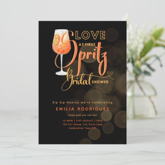 Liebe im First SPRITZ Modernes Orange Brautparty Einladung (Stehend Vorderseite)