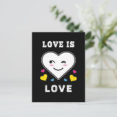 Liebe im Herzen ist Liebe LGBTQ Pansexual Stolz Postkarte (Stehend Vorderseite)