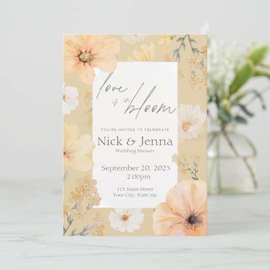 Liebe im Polterabend Bloom Einladung (Stehend Vorderseite)