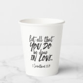 Liebe in Aktion - 1 Korinther 16:14 Inspiration Pappbecher (Rückseite)