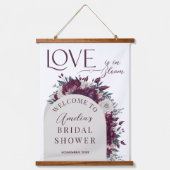 Liebe in Bloom Blume Burgund Cream Brautparty Wandteppich Mit Holzrahmen (Vorderseite)