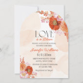 Liebe in blühendem orangefarbenem Brautparty Einladung (Vorderseite)