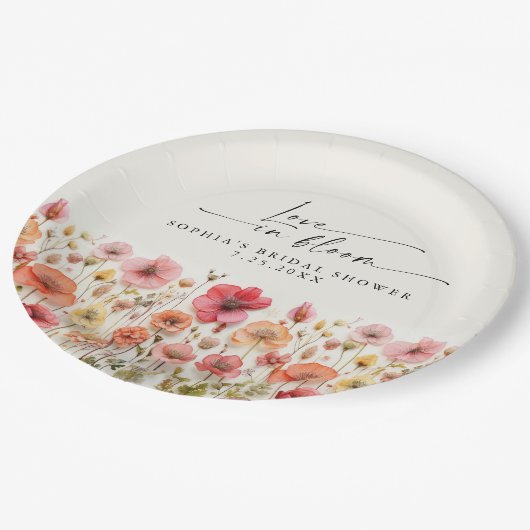 Liebe in blühenden Brautparty-Tellern Pappteller (Schrägansicht)