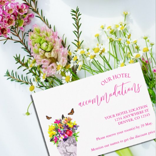 Liebe in blumengeschmückten Hochzeitswohnungen Begleitkarte