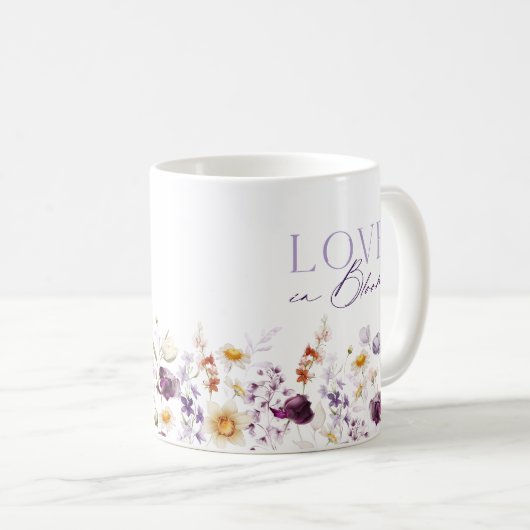 Liebe in blutblümlicher klassischer Tasse (VorderseiteRechts)