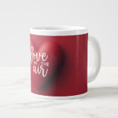 Liebe in der Luft Jumbo-Tasse (Vorderseite Rechts)