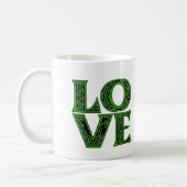 Liebe in einem irischen keltischen Schriftart Kaffeetasse (Links)