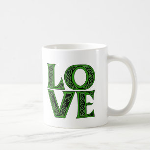 Liebe in einem irischen keltischen Schriftart Kaffeetasse