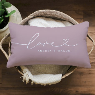 Liebe in Heftschrift Lilac Custom Monogram Lendenkissen