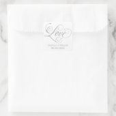 Liebe in Silver Elegant Script Wedding Monogram Quadratischer Aufkleber (Tasche)