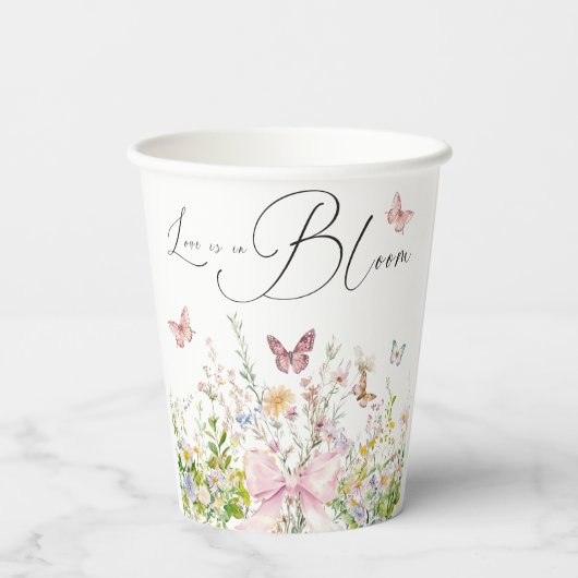 Liebe in Wildblume Rosa Brautparty Pappbecher (Rückseite)
