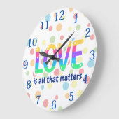 LIEBE IST ALLES, WAS zählt. Stolz und Diversity Große Wanduhr (Winkel)