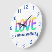 LIEBE IST ALLES, WAS zählt. Stolz und Diversity Große Wanduhr (Winkel)