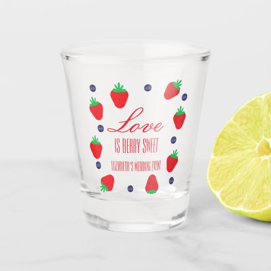 Liebe ist Berry Sweet Fruit Brautparty Schnapsglas (Vorderseite)