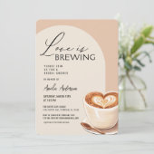 Liebe ist Brewing Coffee Brautparty Café Einladung (Stehend Vorderseite)