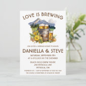 Liebe ist das Brewing Mountain Beer Themed Brautpa Einladung (Stehend Vorderseite)