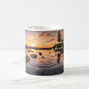 Liebe ist der Fluss des Lebens in der Tasse