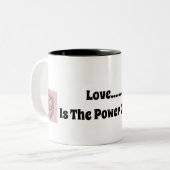 Liebe ist der Power Zweifarbige Tasse (Vorderseite Links)