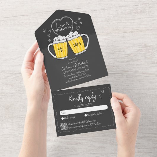 Liebe ist die Brauhandgezeichnete Bierbrille Hochz All In One Einladung (Abreißen)