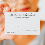 Liebe ist ein Adventure Wedcket List Cards Hinweiskarte<br><div class="desc">Diese wunderschöne Hochzeitsratenkarte "Liebe ist ein Abenteuer" ist eine perfekte Ergänzung zum Gästebuchtisch. Sie werden alle Gäste über ihre besten Abenteuerideen für die Neuvermählten sprechen lassen. Teil der Sammlung Alejandra.</div>