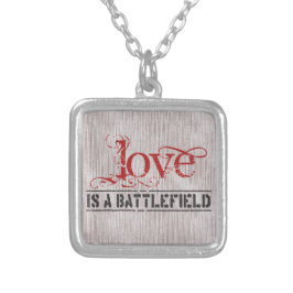 LIEBE IST EIN SCHLACHTFELD VERSILBERTE KETTE
