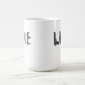 Liebe ist ein Weapon Funny Mug Kaffeetasse (Mittel)