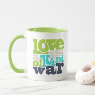 Liebe ist eine Art Krieg - Retro-Zitat grüner Bech Tasse