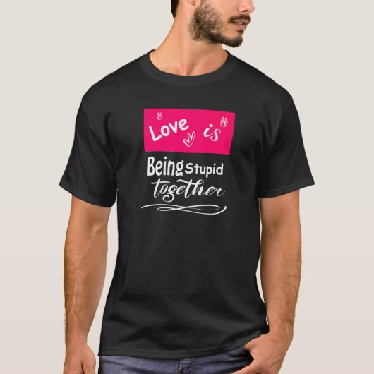 Liebe ist eine junge Frau T-Shirt (Vorderseite)