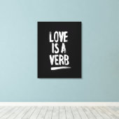Liebe ist eine Verb-Leinwand Art Print Leinwanddruck (Insitu (Holzboden))