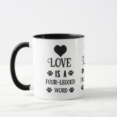 Liebe ist eine vierbeinige Word-Tasse Tasse (Links)