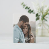 Liebe ist geduldig | New Date Modern Script Foto Ankündigungspostkarte (Stehend Vorderseite)