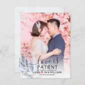 Liebe ist geduldiges blaues Leaf Hochzeit verzöger Ankündigungspostkarte (Vorne/Hinten)