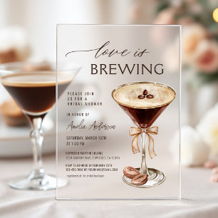 Liebe ist im Anflug Espresso Martini-Brautjunggese Acryleinladungen