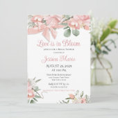 Liebe ist im Brautparty Bloom Einladung (Stehend Vorderseite)