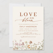Liebe ist im Brautparty Bloom Wildblume Einladung (Vorderseite)